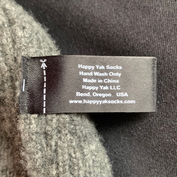 HAPPY YAK - Merino Wool / Yak Cashmere Beanie - Unisex - Gray - Picture 8 of 9